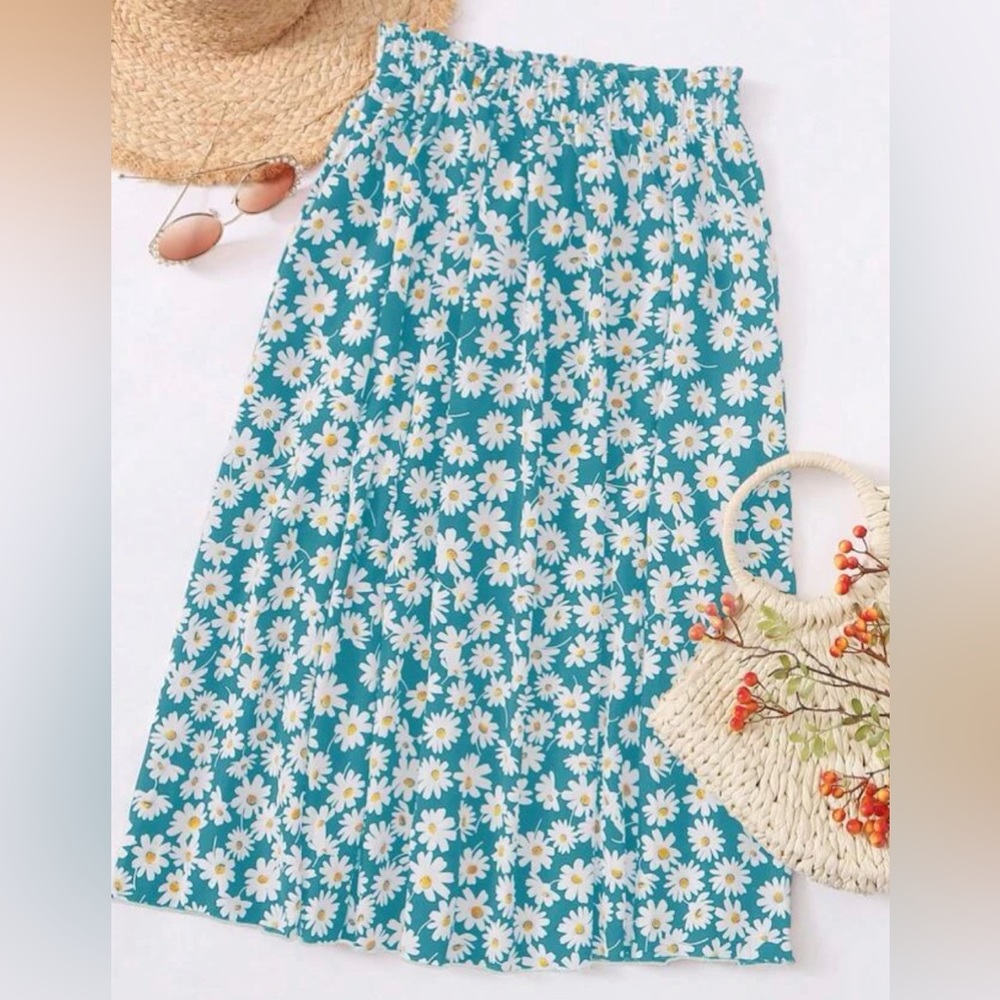 Blue daisy midi skirt. Size 8/10 - Large - never worn